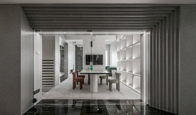 淺色系實(shí)木書柜在辦公室裝修設(shè)計(jì)中的魅力