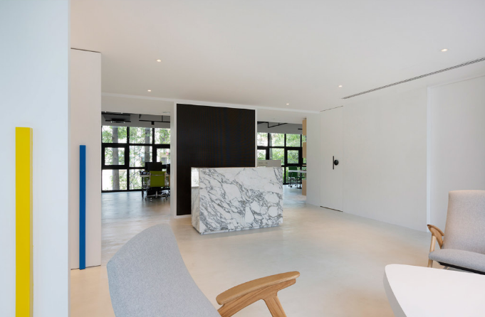 在辦公室裝修設(shè)計(jì)中，如何選購(gòu)合適的地坪漆