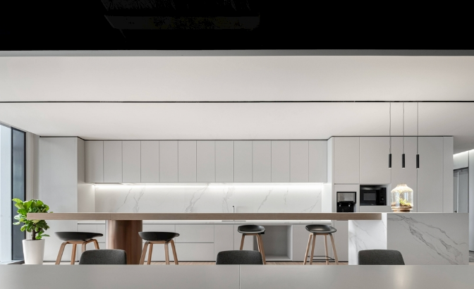 辦公室新裝修設(shè)計(jì)：如何選購(gòu)平滑型紋理壁紙，打造高端商務(wù)空間