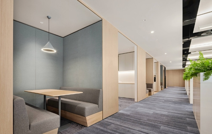 辦公室裝修設(shè)計(jì)：淺黃色地坪漆，打造溫馨高效工作空間