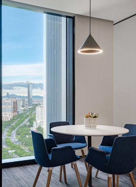 打破常規(guī)，橙色地坪漆引領(lǐng)辦公室裝修設(shè)計新風(fēng)尚